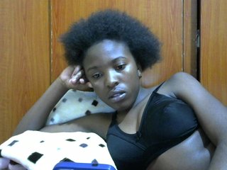 Erotic video chat Petitepussie