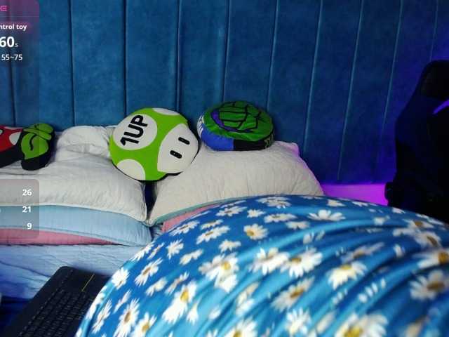 Hey baby, let's play with my pumps and my breasts