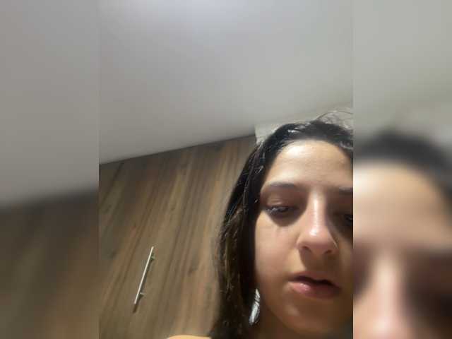 Welcome to my chat room! Feel free to say hi 😊