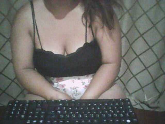 Welcome to my chat room! Feel free to say hi 😊