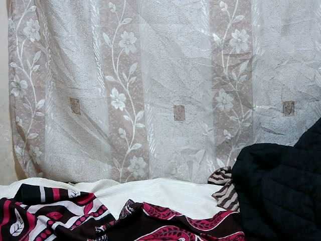 Welcome to my chat room! Feel free to say hi 😊