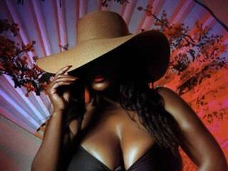 Erotic video chat Prettybaddieg