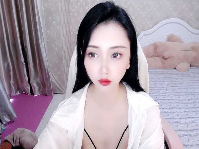 Photos qiqi-- Hey guys! I'm a new girl on here so please be gentle and let's get to know each other first before we get to action^^