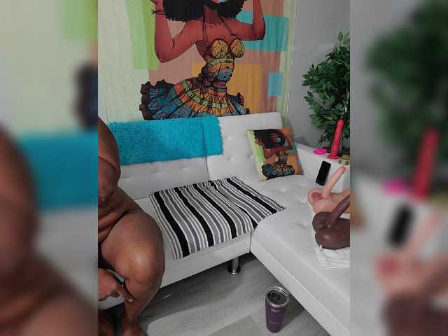 Broadcast screenshots QueenAnitaDix