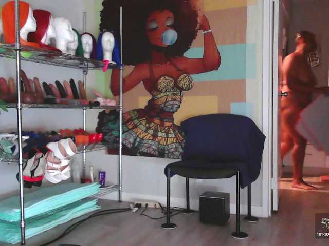 Broadcast screenshots QueenAnitaDix