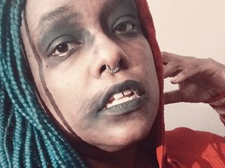 Erotic video chat Queenie-Bee