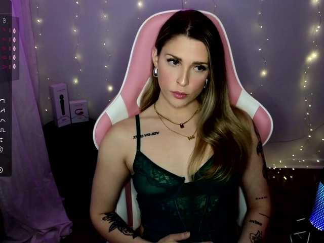 Photos queenxlexy spit on tits