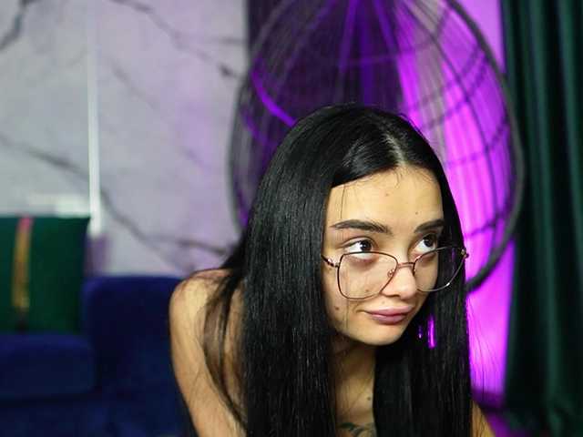 Welcome to my chat room! Feel free to say hi 😊