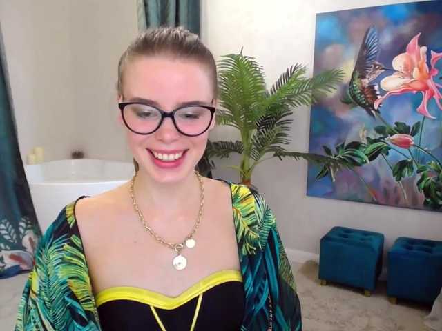Photos Sea_Pearl Hi guys! :) I am Veronica from Poland, ntmu :) Welcome to my room and Let's have some fun together! :P @remain til SEXY SURPRISE for you!^^ SPYGRPPVTFULL PVT are OPEN for SEXY SHOWS! ;) Don't forget add me in your fav models! xo