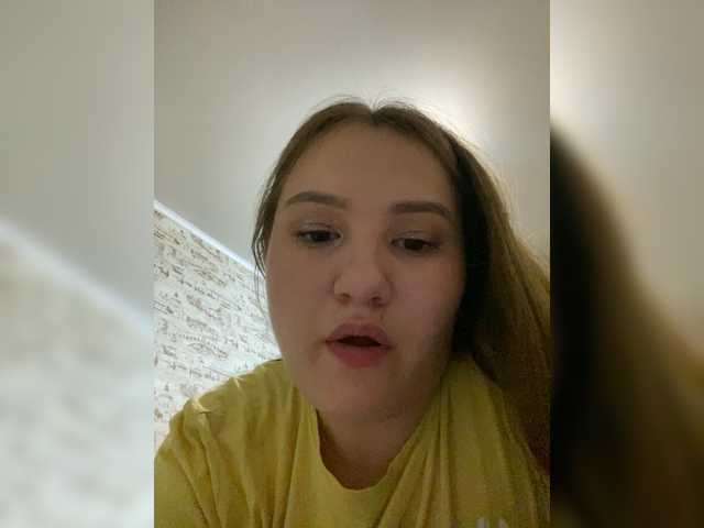 Welcome to my chat room! Feel free to say hi 😊