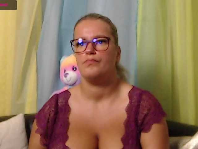 Broadcast screenshots Roselyn25