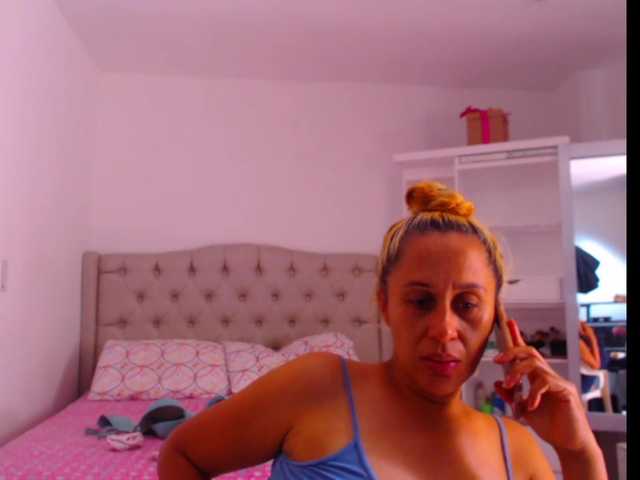 Photos RoxanaMilf I want to have 5000 to make an explicit show with the oils, we need 1053 We have 3947 5000 3947 1053