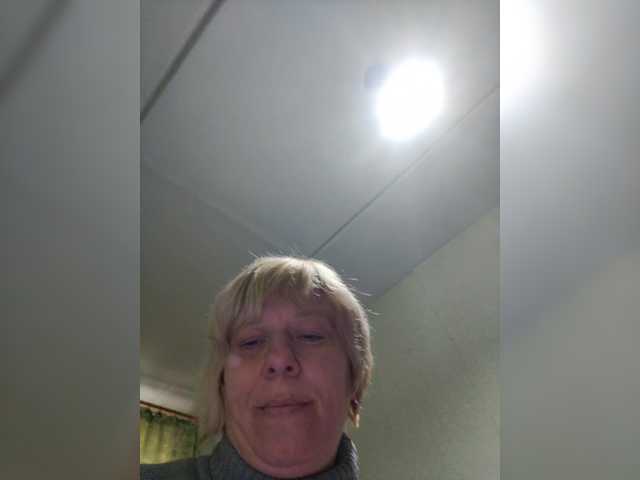 Welcome to my chat room! Feel free to say hi 😊