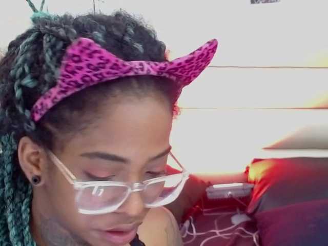 Broadcast screenshots samantaafox