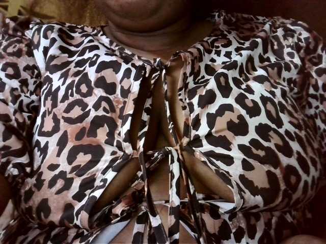 Welcome to my chat room! Feel free to say hi 😊