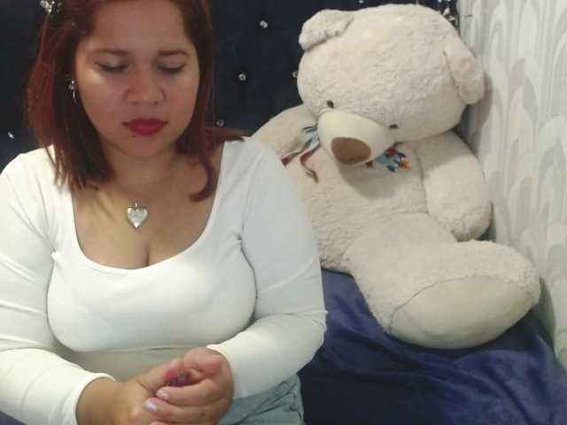 Welcome to my chat room! Feel free to say hi 😊