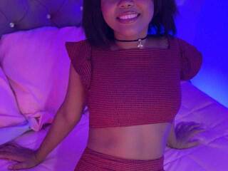 Erotic video chat Sarathomson