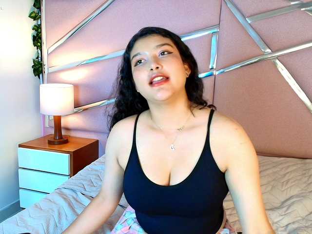 Welcome to my chat room! Feel free to say hi 😊