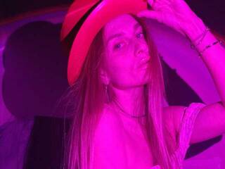 Erotic video chat SatAna89