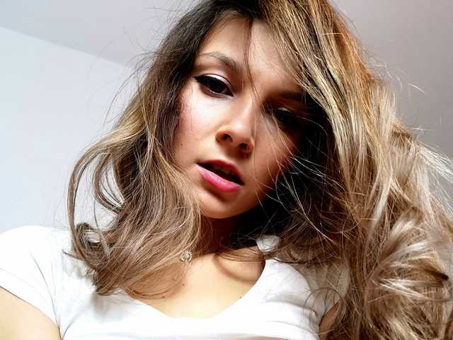 Photo of the profile SellenaGirl