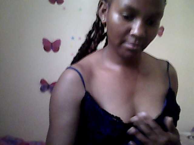 Welcome to my chat room! Feel free to say hi 😊