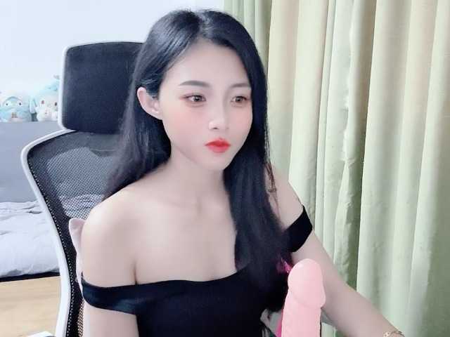 Welcome to my chat room! Feel free to say hi 😊