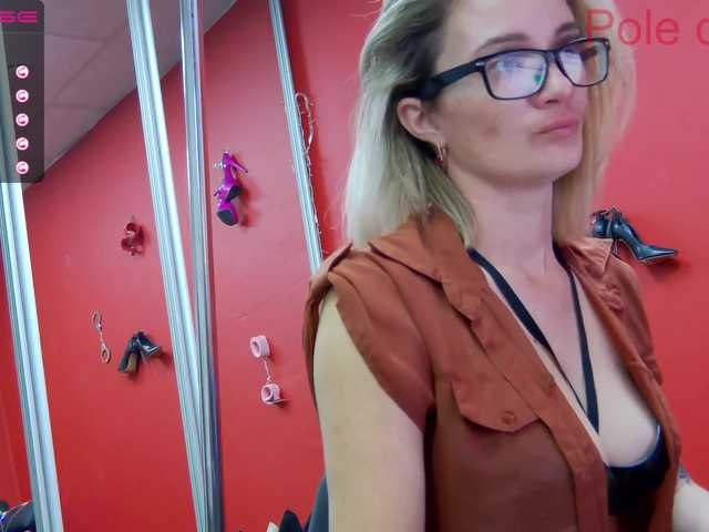 Photos Simonacam2cam I'm glad to welcome you dear! The best compliment from you is tokens) I will also pamper you with naked tits for 100 tons, ass-50, legs-30. I will turn on your camera for 40 tons, I will play pranks in private or in a group and show you what it is buzz