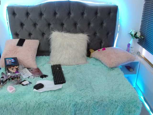 Broadcast screenshots SofiEvans15