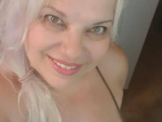 Erotic video chat SonyaHotMilf