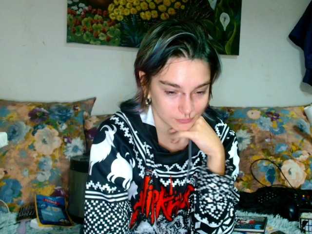 Welcome to my chat room! Feel free to say hi 😊