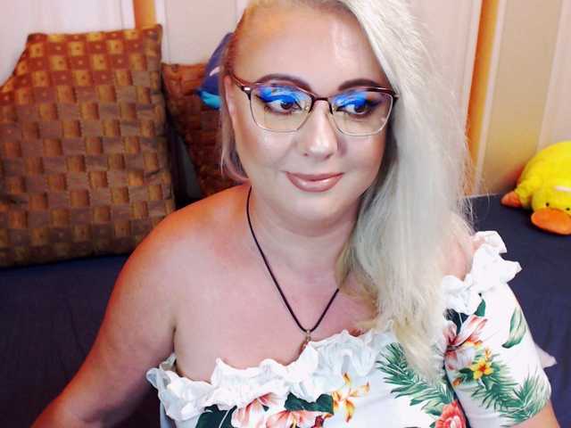 Broadcast screenshots SquirtinLeona