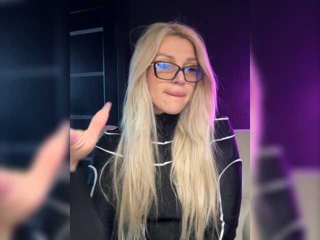Broadcast screenshots CyberWhore111