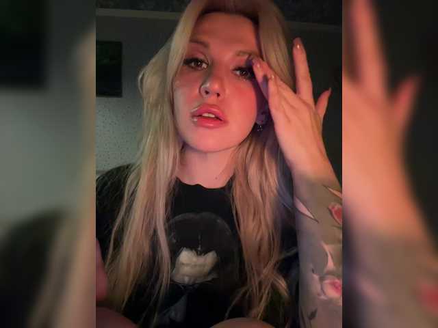 Broadcast screenshots CyberWhore111