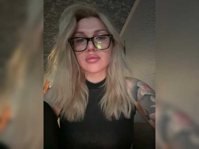 Broadcast screenshots CyberWhore111