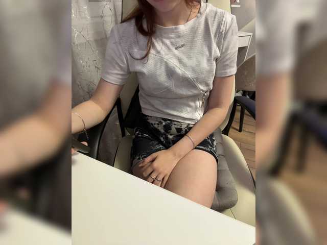 Welcome to my chat room! Feel free to say hi 😊