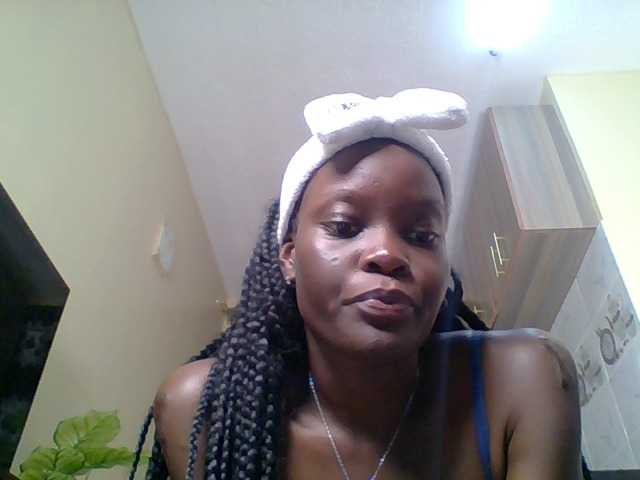 Welcome to my chat room! Feel free to say hi 😊