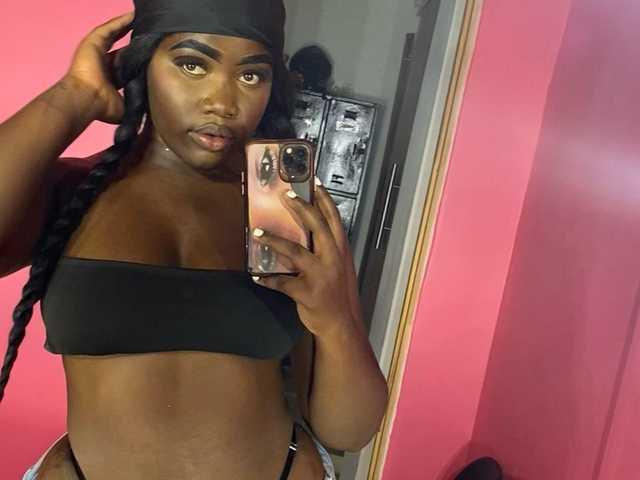 Photo of the profile SweeterChocolate
