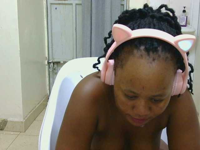 Welcome to my chat room! Feel free to say hi 😊