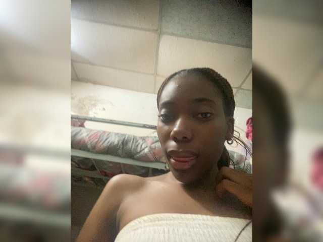 Welcome to my chat room! Feel free to say hi 😊