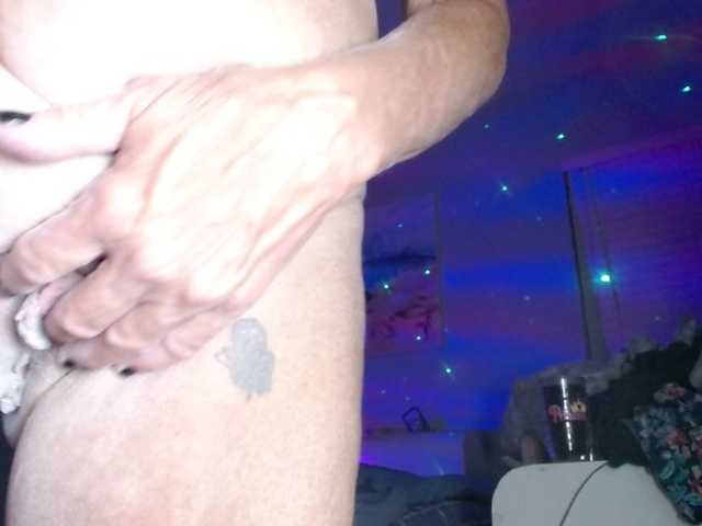 Broadcast screenshots April_XO