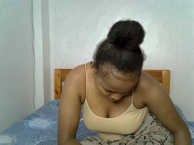 Welcome to my chat room! Feel free to say hi 😊