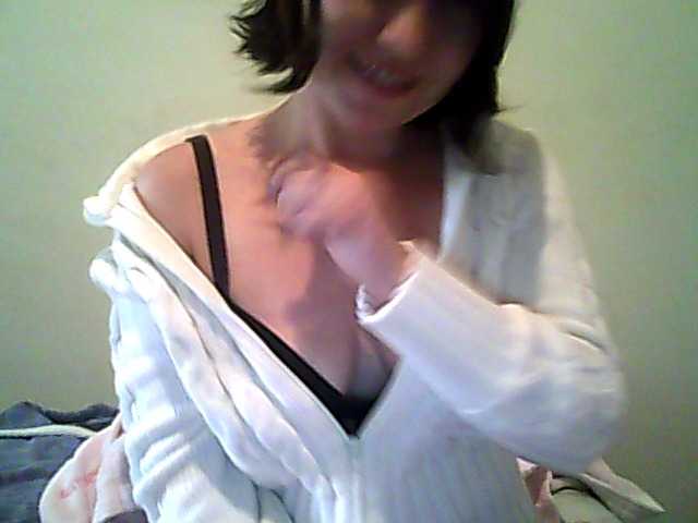 Photos SweetSafira Play with me :) Tips for tricks! 50 TOKENS - get naked - try me!