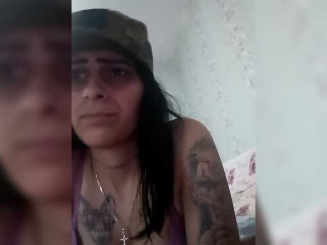 Welcome to my chat room! Feel free to say hi 😊