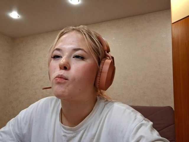 Hi, everybody, my name is Sofia ^^