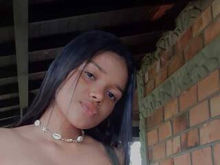 Erotic video chat Tiny-Annie