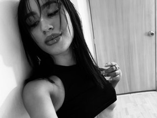 Erotic video chat tiny-sarah1