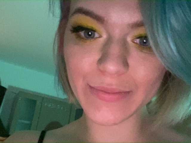 Broadcast screenshots TreshGirls