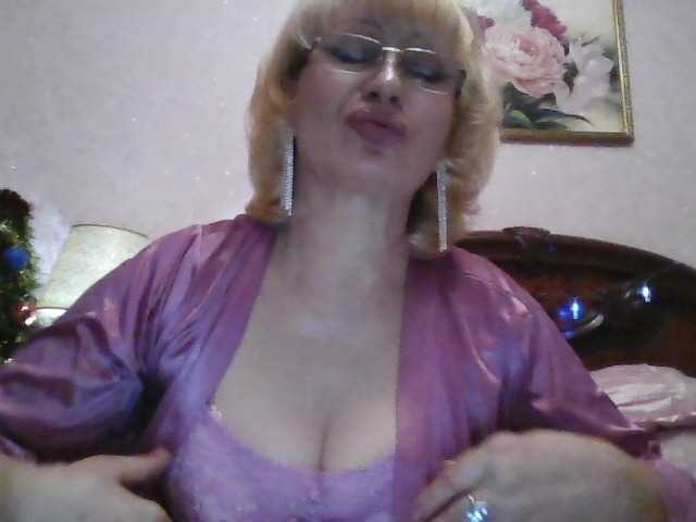 Photos _mamasita_ Greetings, my dears: * Welcome im my room. I will be glad to your attention and gifts :) I'm collecting tokens for a better camera. Need @remain :*