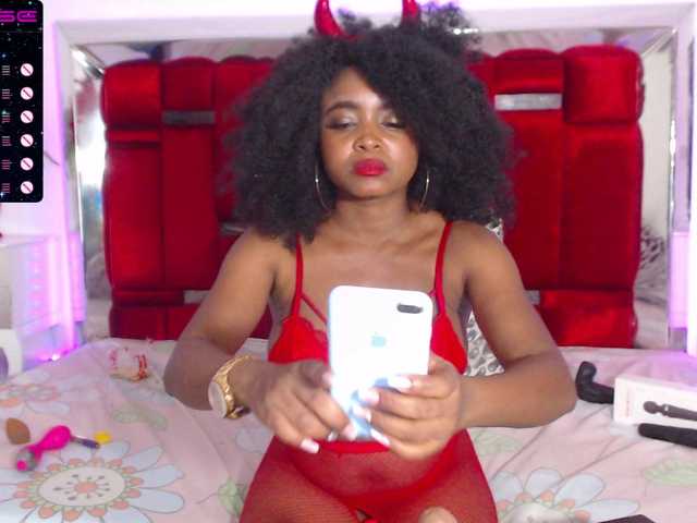 Photos valerysexy4 Hey guys, hot day I want you to make me wet for you !! ♥♥ PVT // ON @goal full squirt #ebony #latina # 18 #slim #bigboob #lovens