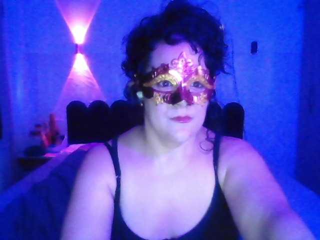 Hello I am Venusina from cosmos to you. I speak spanish, portugues and english.